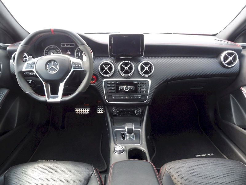 Mercedes-Benz Třídy A (2013) A45 AMG 2,0 265kW 4MATIC Perfo - fotka 5 z 25