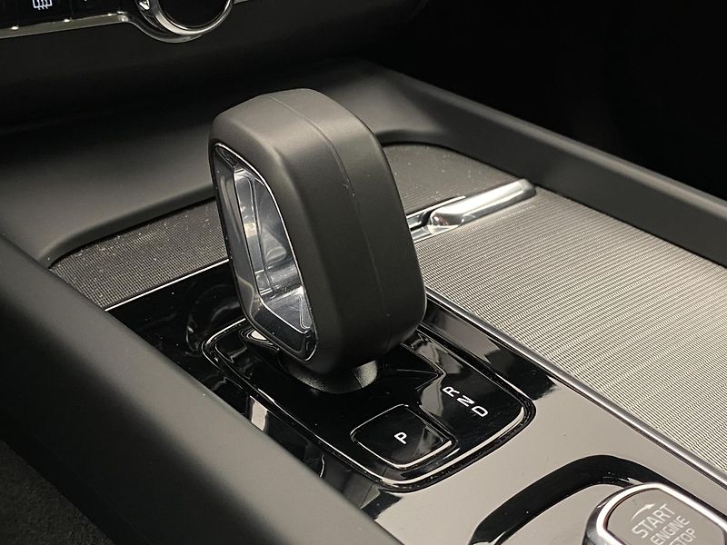 Volvo XC60 B5 AWD DARK PLUS AUT CZ - fotka 27 z 60