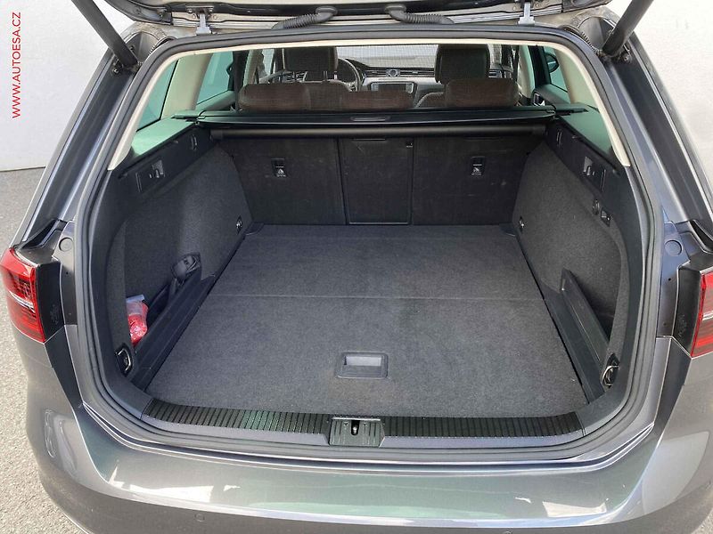Volkswagen Passat (2017) 2.0 TDi, Highline, LED, TZ - fotka 7 z 19
