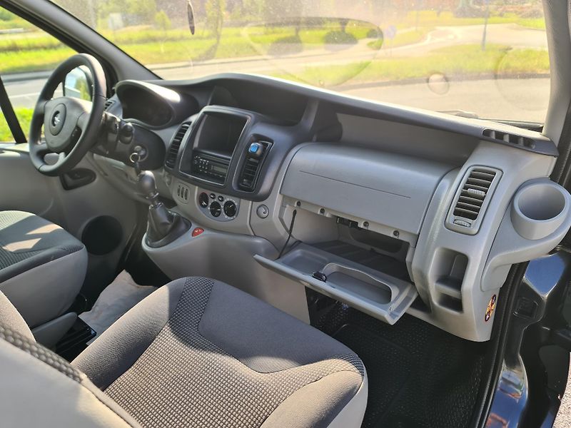 Opel Vivaro (2011) 2.0 CDTi 84-KW 8-MÍST OLOMOUC - fotka 32 z 75