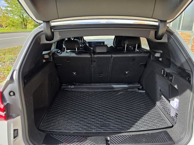 BMW X3 (2025) 20d xDrive Mpaket + tažné - fotka 19 z 26