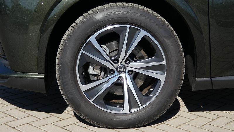 Lexus RX 350h 2.5 HEV 4x4 E-Four e-CVT Comfo - fotka 21 z 22