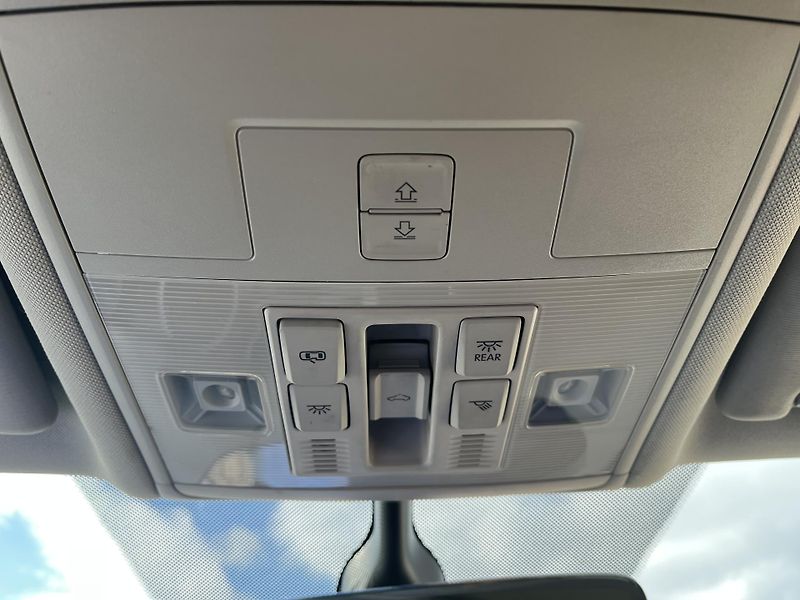 Volkswagen Touran 1.4 TSi R-Line Highline 110 kW - fotka 28 z 35