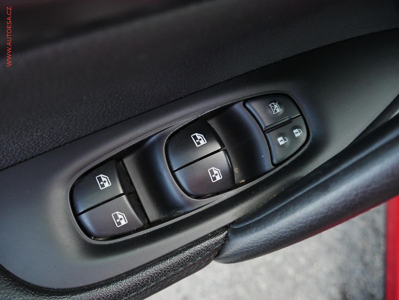 Nissan Qashqai (2020) 1.3 DIG-T, ČR, AC, temp - fotka 17 z 19