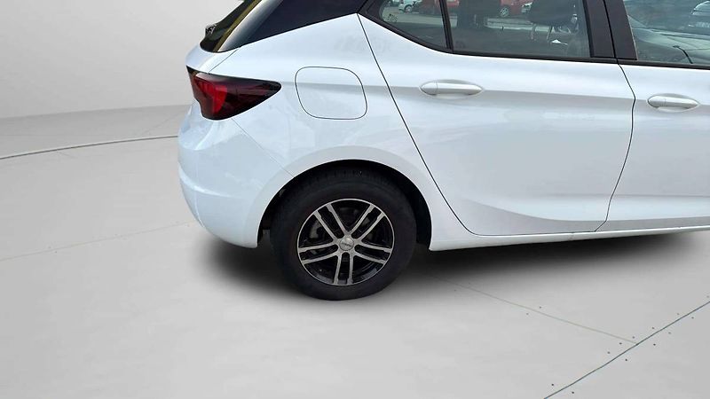 Opel Astra Edition HB 1.4i MT6 (74kW/100k - fotka 23 z 24