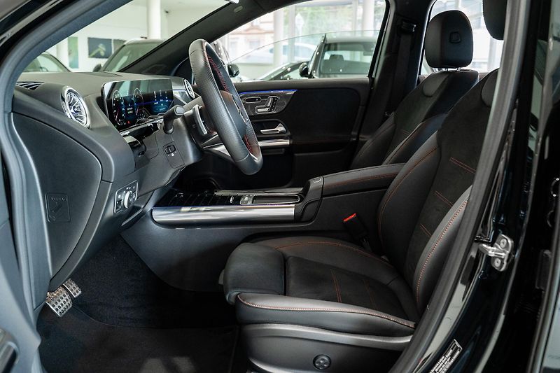 Mercedes-Benz GLA (2025) 200 d 4M/AMGPREMIUM/360/DIS/ES - fotka 10 z 20