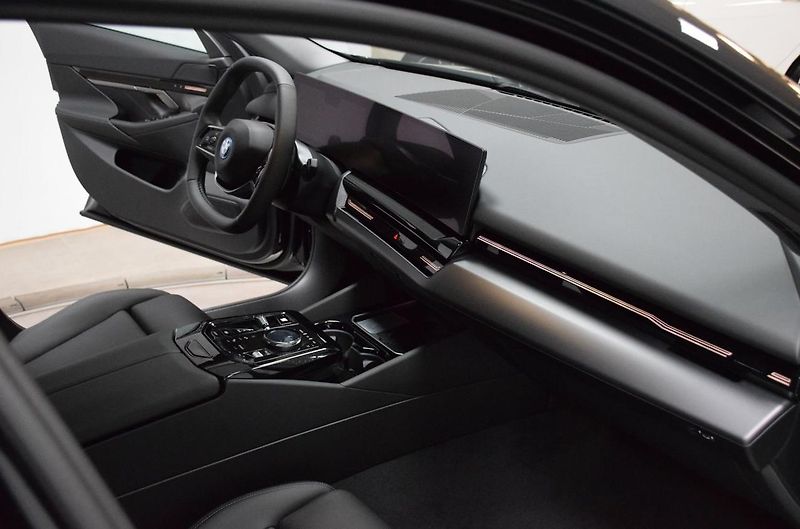 BMW Řada 5 530e xDrive Touring Tažné - fotka 18 z 19