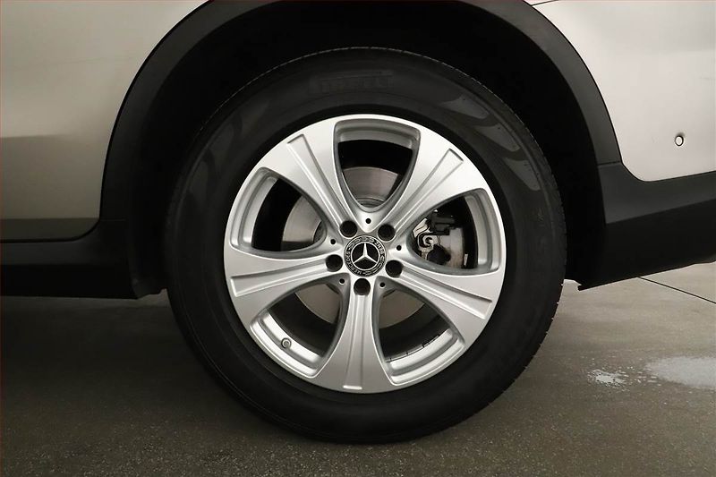Mercedes-Benz GLC (2020) 200 4MATIC - fotka 12 z 17