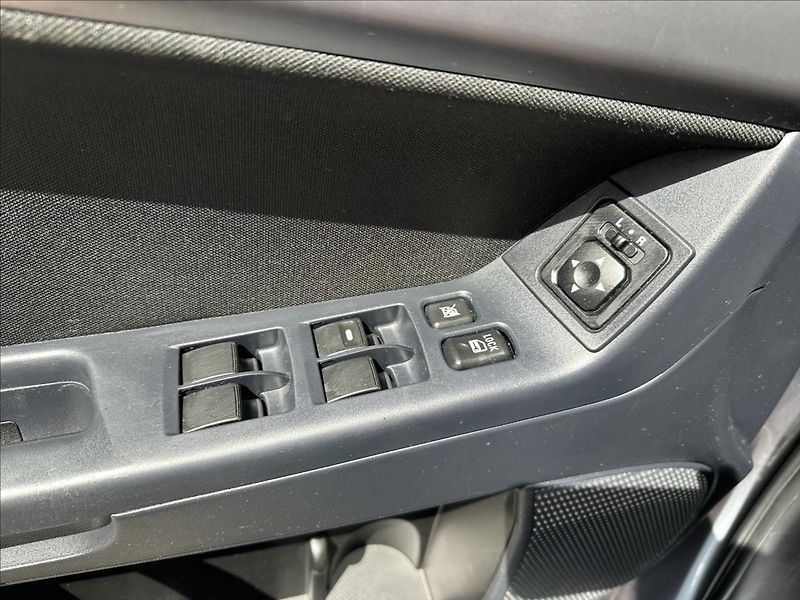 Mitsubishi Lancer 1,6 33 tis KM !! TOP STAV !! - fotka 21 z 27