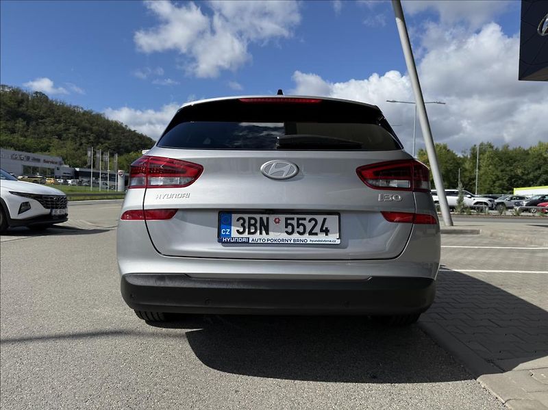 Hyundai i30 1,5 DPi  WG FL Family Climate - fotka 6 z 19