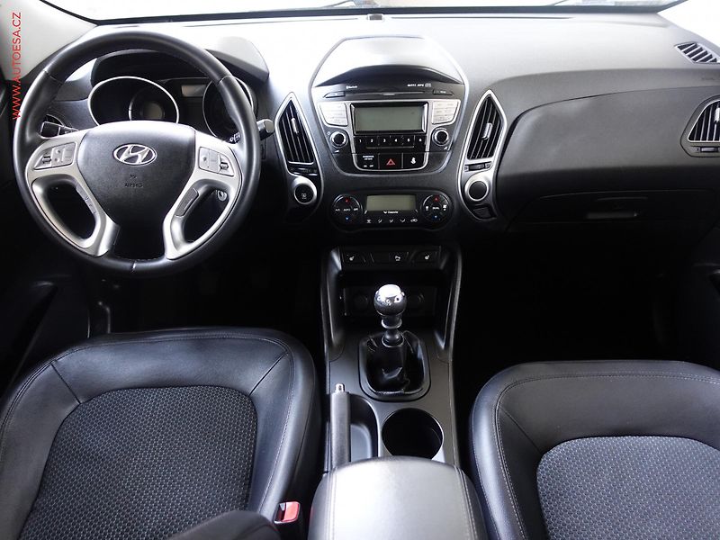 Hyundai ix35 (2012) 1.7 CRDi, AC, tempo, park - fotka 8 z 23
