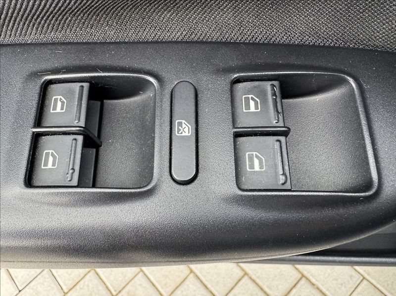 Škoda Octavia 1,8 TSI klima 1.maj. původ ČR - fotka 22 z 50