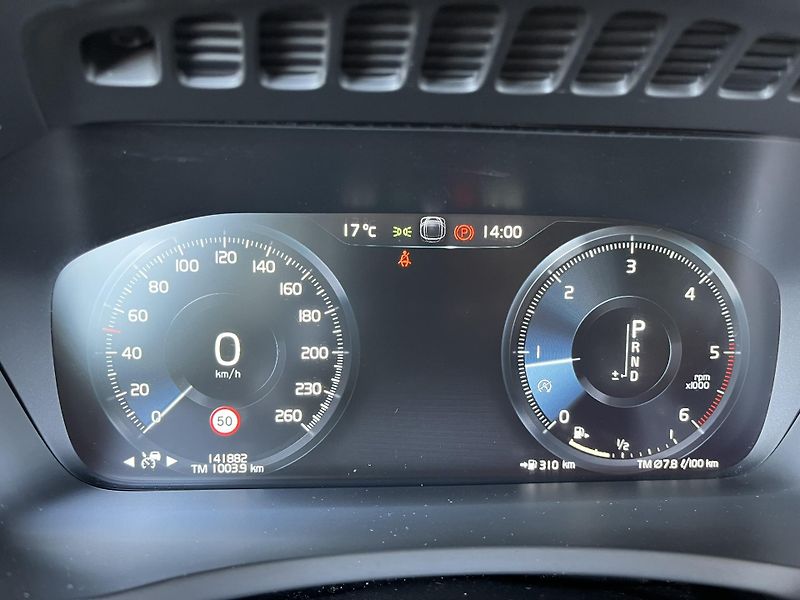Volvo XC90 D5 AWD VENT // REZERVACE - fotka 28 z 58
