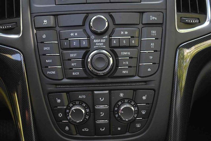 Opel Cascada se hodí třeba na výjižďky k vodě.