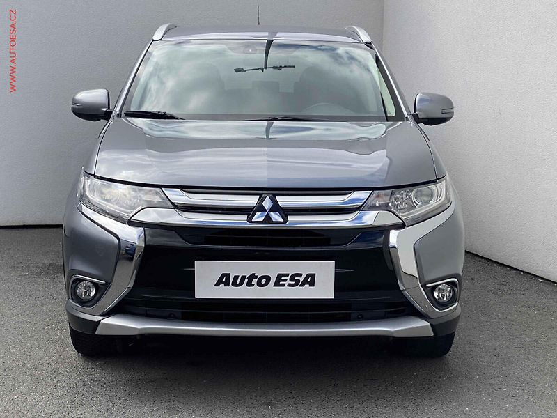 Mitsubishi Outlander (2016) 2.0 MiVEC 4WD, Invite, AT - fotka 2 z 18