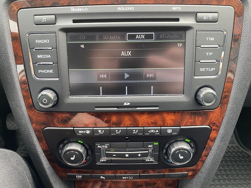 Škoda Octavia 1.4 TSI 90kW -ELEGANCE-PDC-ALU - fotka 25 z 44