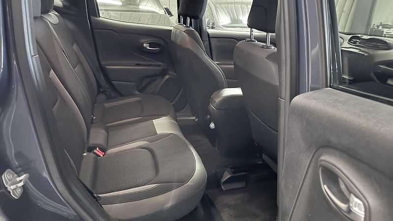Jeep Renegade (2022) 1.3 T4 PHEV,REZERVOVÁNO  - fotka 14 z 26