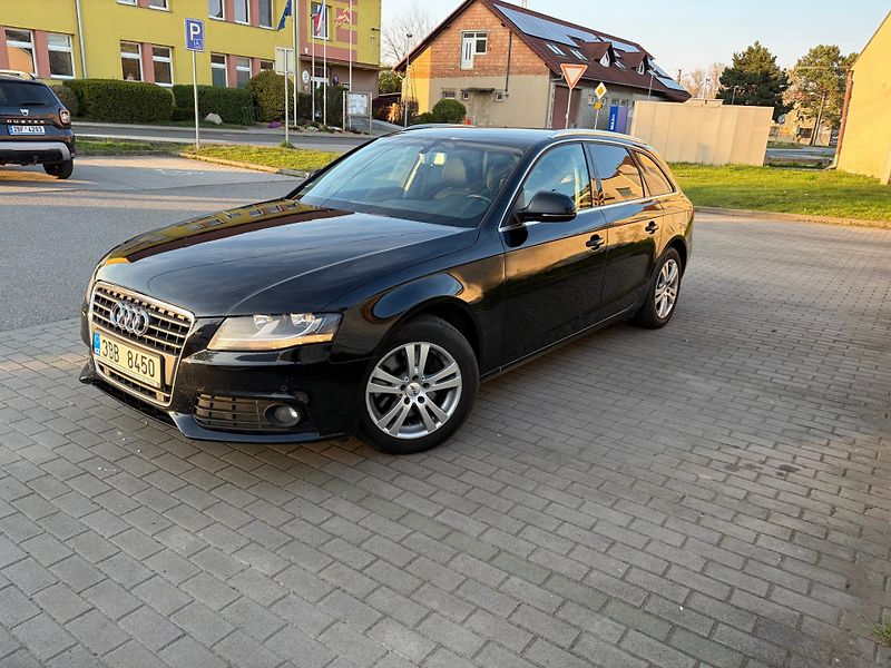 Audi A4 (2009) 2.0 /105kW - fotka 6 z 10