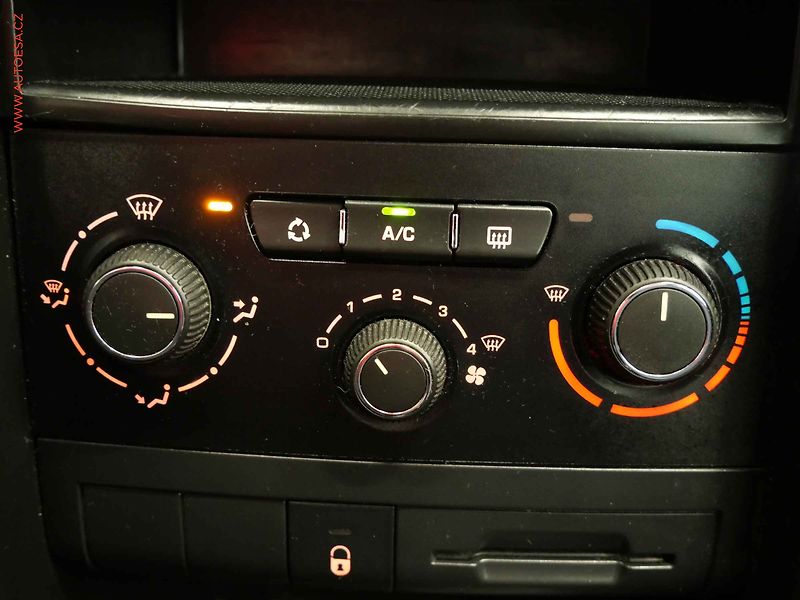Peugeot 207 (2011) 1.4i, 2.maj,ČR, AC - fotka 16 z 16