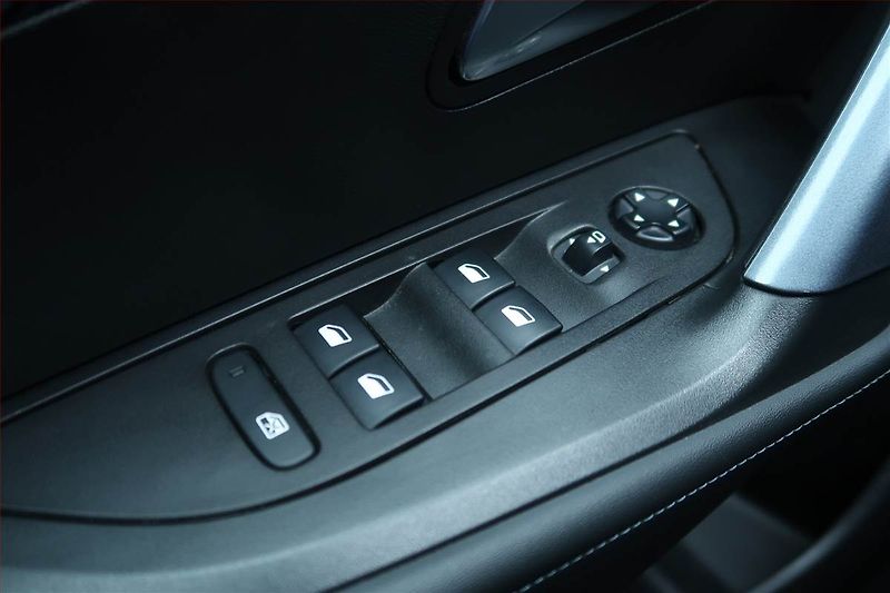 Peugeot 2008 (2020) Allure 1.2 PureTech, Automat - fotka 25 z 25