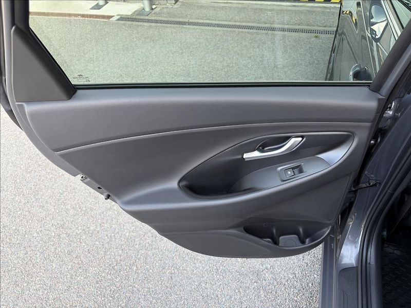 Hyundai i30 1,0 T-GDI DCT  WG FL Style - fotka 9 z 25