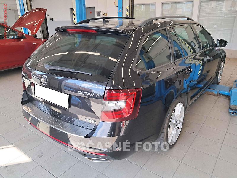 Škoda Octavia (2018) 2.0 TDi RS - fotka 2 z 3