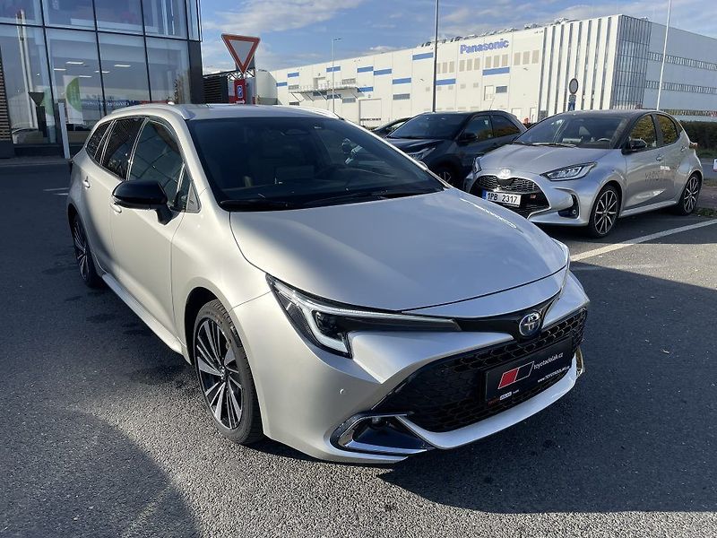 Toyota Corolla 2.0 HEV - fotka 2 z 28