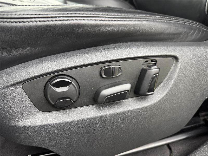 Volkswagen Touareg 3,0 ACC 360° TZ PEČLIVÝ SERVIS - fotka 39 z 49
