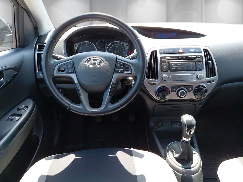 Hyundai i20 (2014) 1,25i 63 kW Family Go - fotka 15 z 24