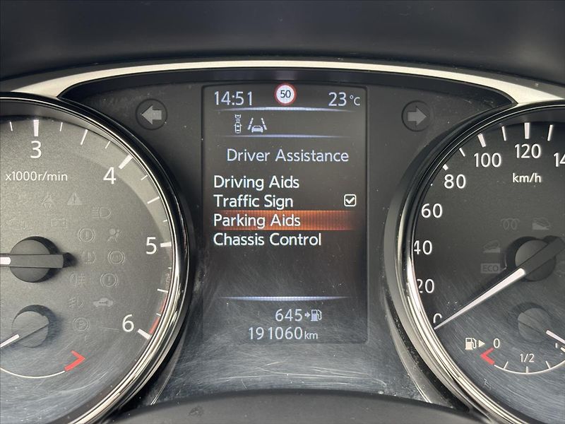 Nissan X-Trail 1,6 D PLNÝ SERVIS 360° PANORAM - fotka 42 z 44