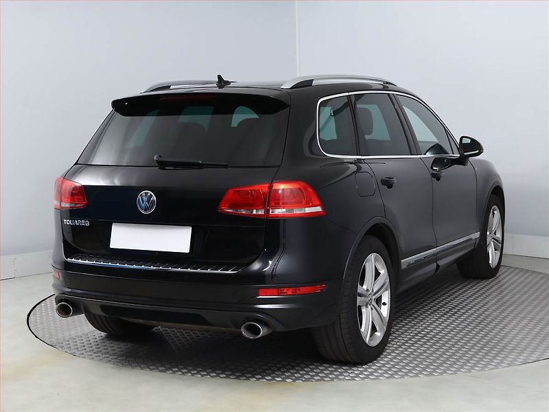 Volkswagen Touareg (2012) Business 3.0 TDI, 4X4 - fotka 5 z 23