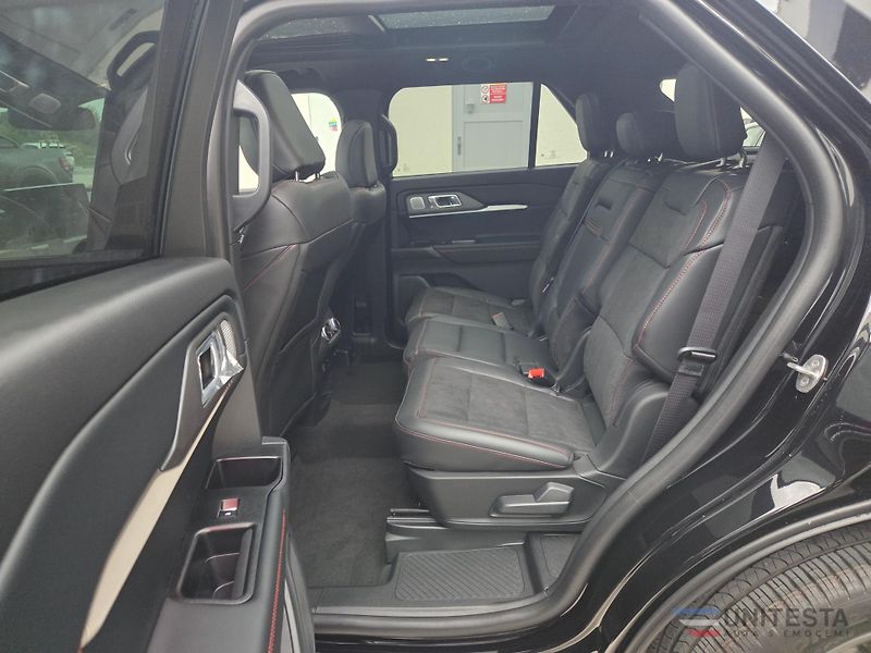 Ford Explorer (2026) 2026 Explorer ST 4x4 - fotka 8 z 13
