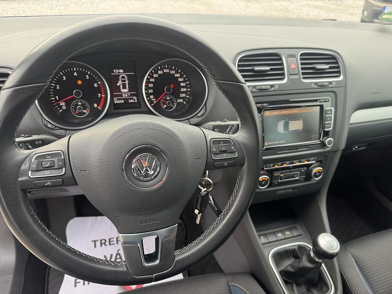 Volkswagen Golf 1.2TSi,rezervace - fotka 15 z 41