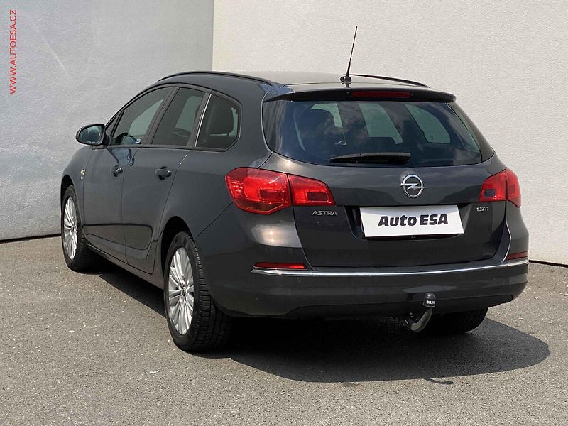 Opel Astra (2013) 1.7 CDTi, AC, TZ, park.asist - fotka 6 z 16