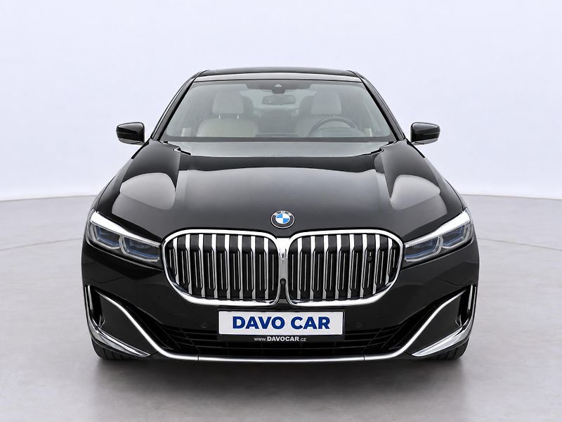 BMW Řada 7 4,4 390kW 750Li xDrive CZ - fotka 2 z 39
