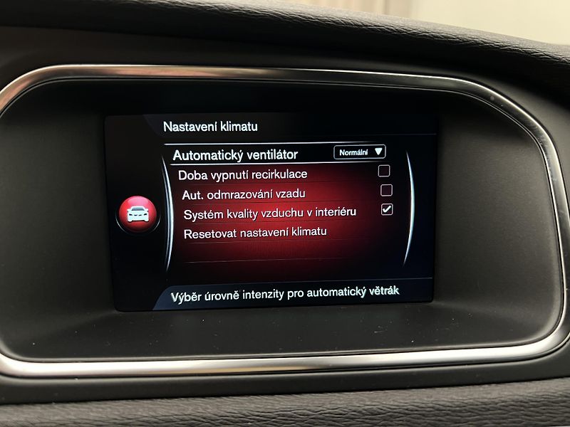 Volvo V40 D2 MOMENTUM - fotka 29 z 34