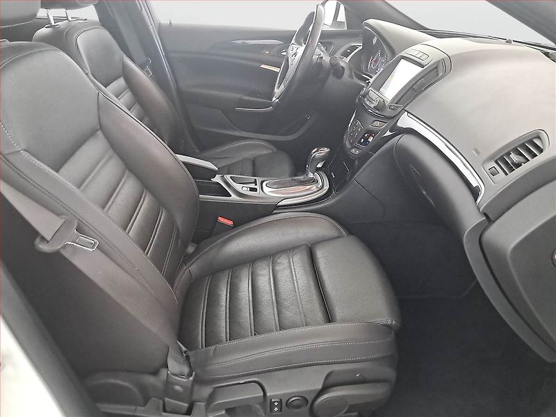 Opel Insignia (2016) 2.0 CDTI, Automat, Navi - fotka 9 z 17