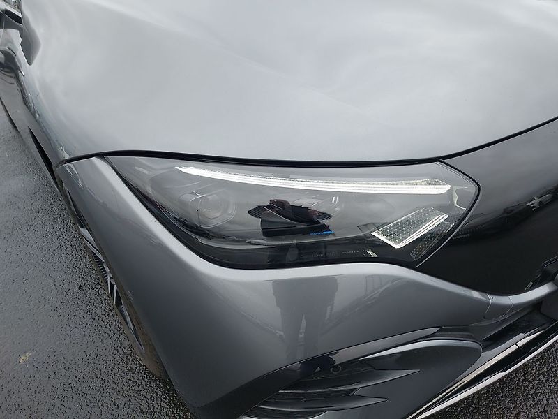Mercedes-Benz EQE 500 AMG 4MATIC - fotka 9 z 26
