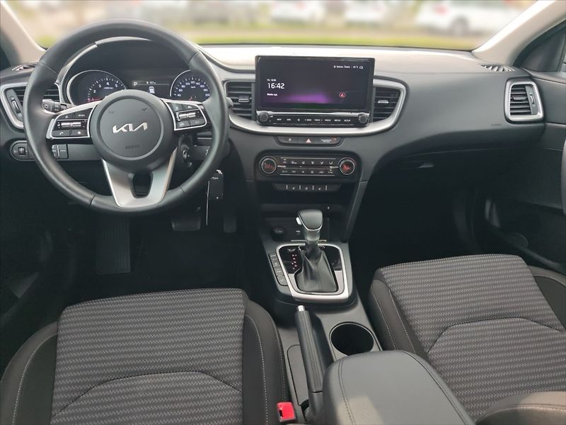 Kia Ceed 1,5 T-GDI Top AT - fotka 8 z 11