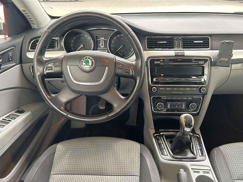 Škoda Superb (2012) 2.0 TDI 4x4, ČR, DSG, výhřev - fotka 8 z 15