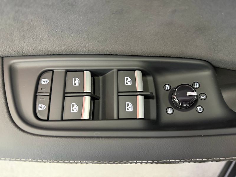 Audi Q8 50 TDI QUATTRO S-LINE, WEBASTO - fotka 29 z 33