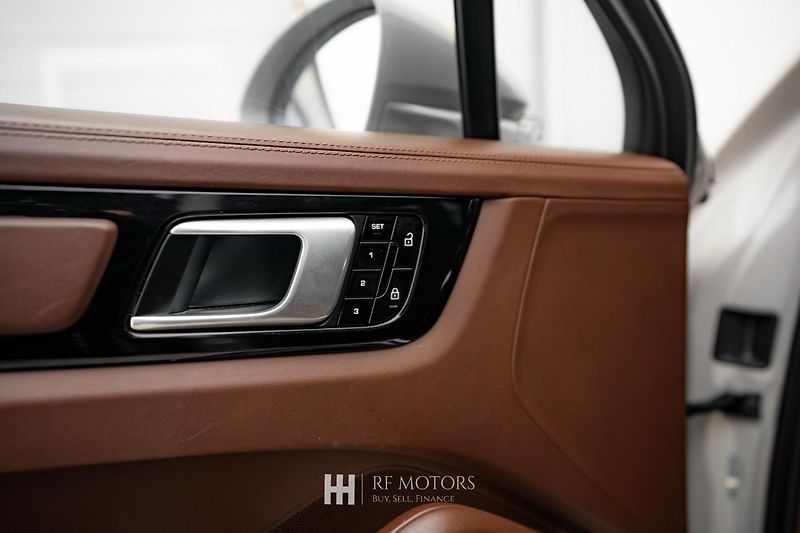 Porsche Cayenne (2020) Coupé Turbo 404kW - fotka 28 z 56