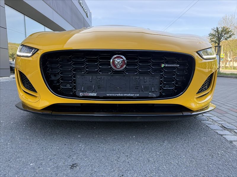 Jaguar F-Type 5,0 R-DYNAMIC P450 RWD - fotka 4 z 19