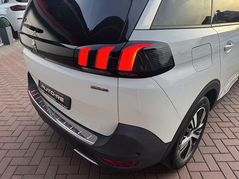 Peugeot 5008 (2020) 1.5 BlueHDi GT-Line LED Kamera - fotka 39 z 50