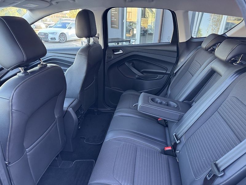 Ford Kuga (2017) 2.0TDCi AWD Xenony Kamera - fotka 21 z 49