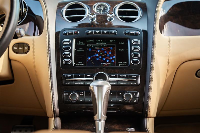 Bentley Continental GTC 6,0 W12 Mulliner 1.ČR DPH - fotka 22 z 32