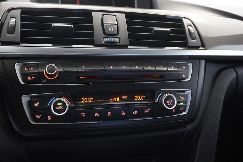 BMW Řada 3 3,0 XDRIVE AUT. - fotka 15 z 28