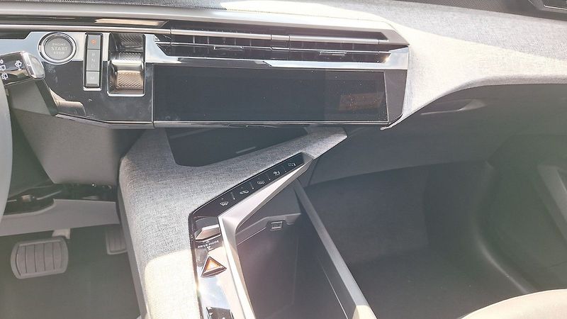 Peugeot 5008 (2025) ALLURE Hybrid 145 e-DCS6 - fotka 17 z 21