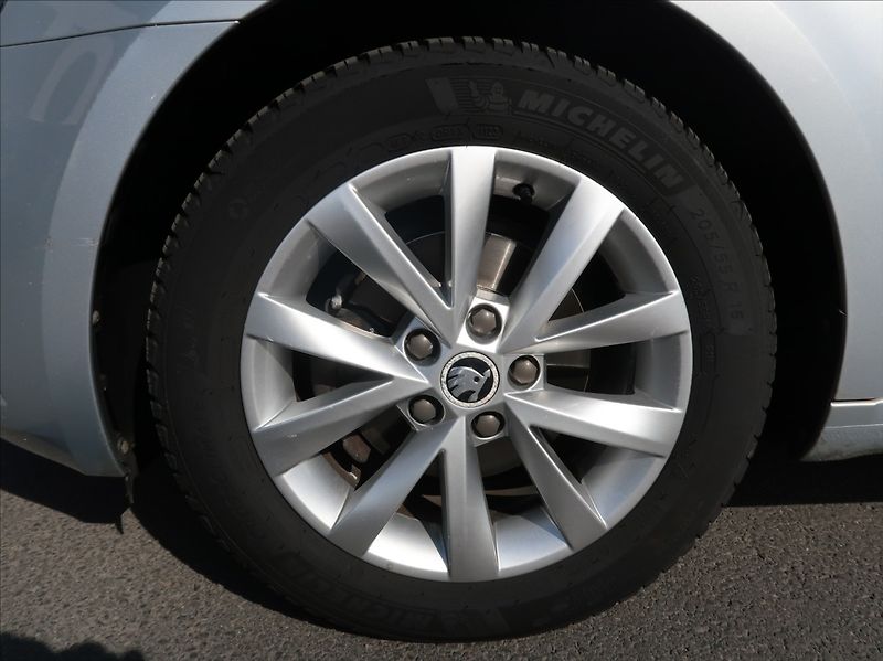 Škoda Octavia 1,6 TDi,85kW,Style,ČR,serv.kn. - fotka 22 z 28