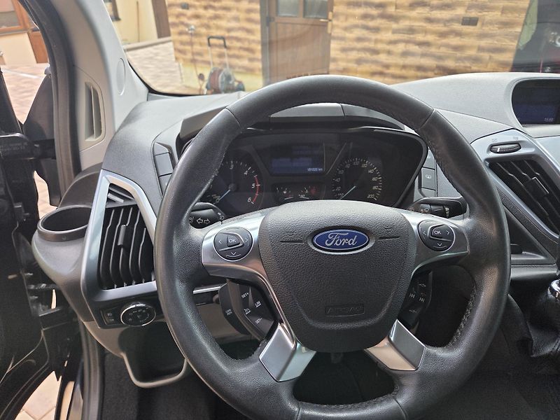 Ford Transit Custom 2.2 TDCi 114kW  5míst  - fotka 43 z 54